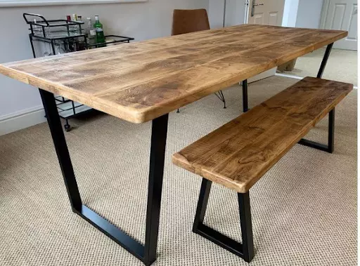 How to Choose Table Tops and Bases That Withstand Canada’s Climate