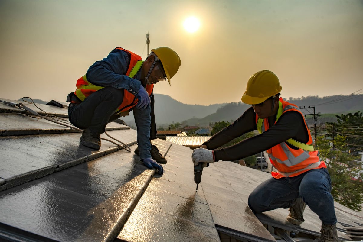 How Commercial Roofing Services Contribute to the Safety of Your Business?